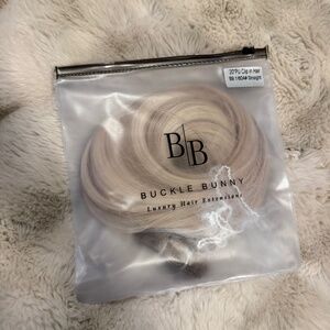 Buckle Bunny 20” clip in hair extensions in Palomino